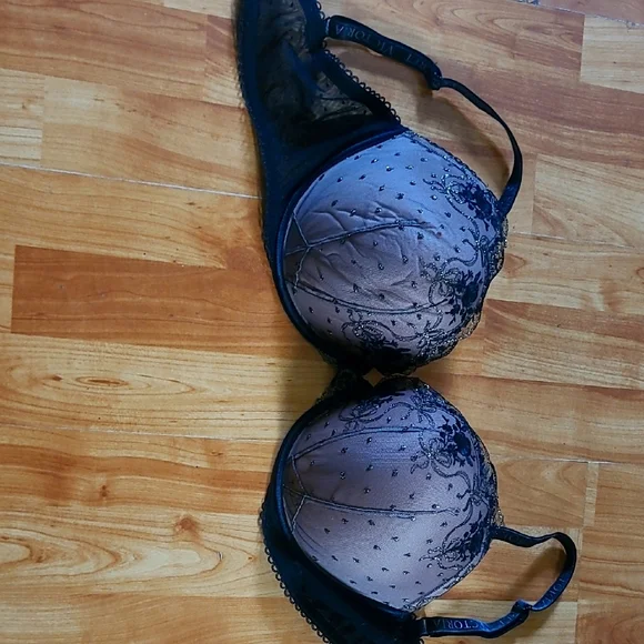 Victoria Secret Bra - Picture 1 of 5